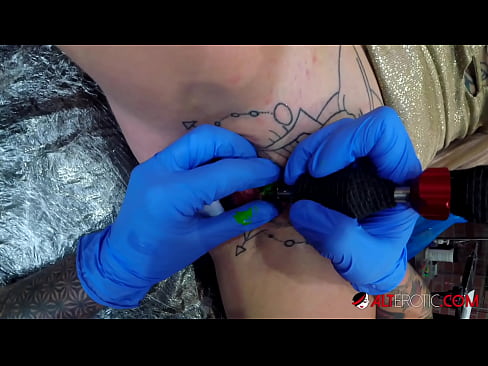 ❤️ Extremamente tatuada, a brasa Sully Savage fez uma tatuagem em seu clítoris Porno vk em pt-br.osagoassist.ru ❌❤